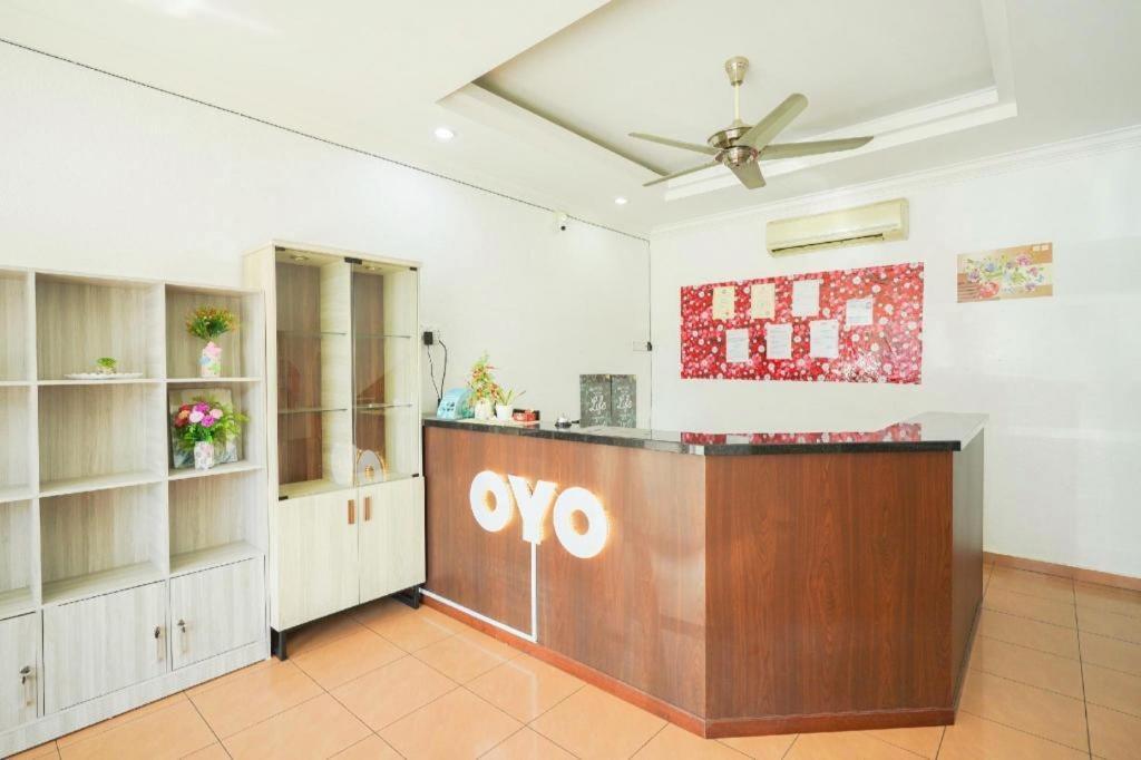 Oyo 90559 Ummul Motel C Mart Arau Exterior photo